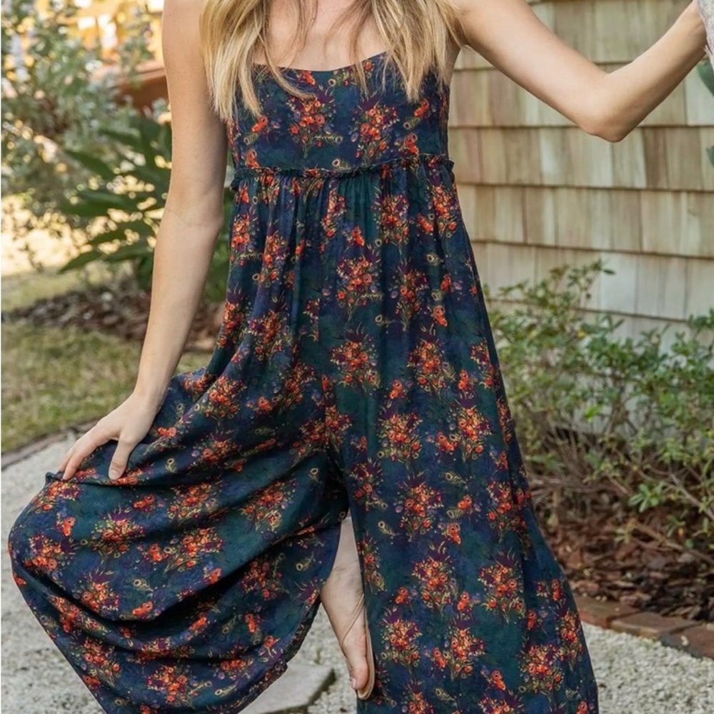NATURAL LIFE -Gabi- Dark Floral Jumpsuit